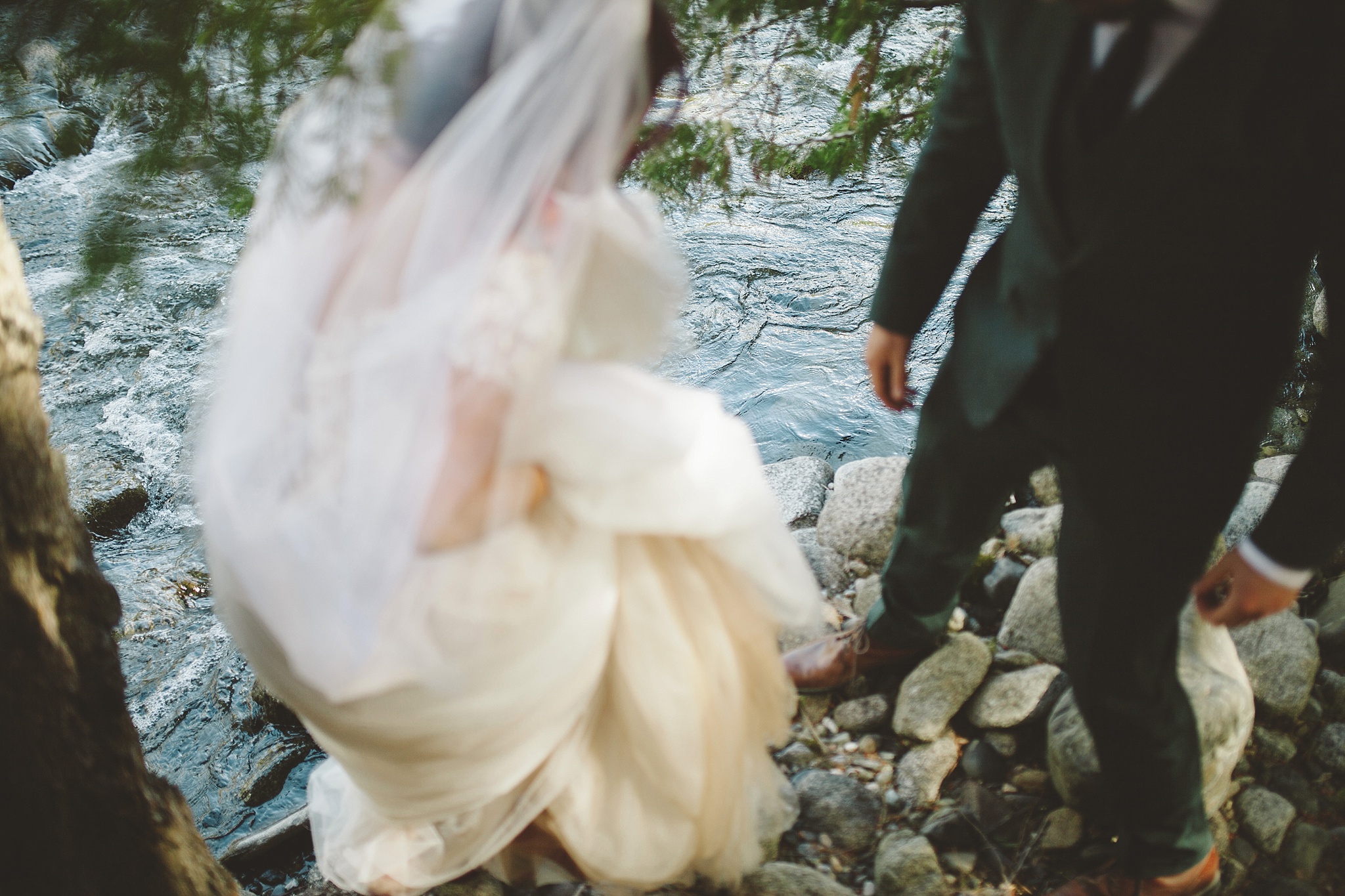 outdoor wedding portraits in the mountains